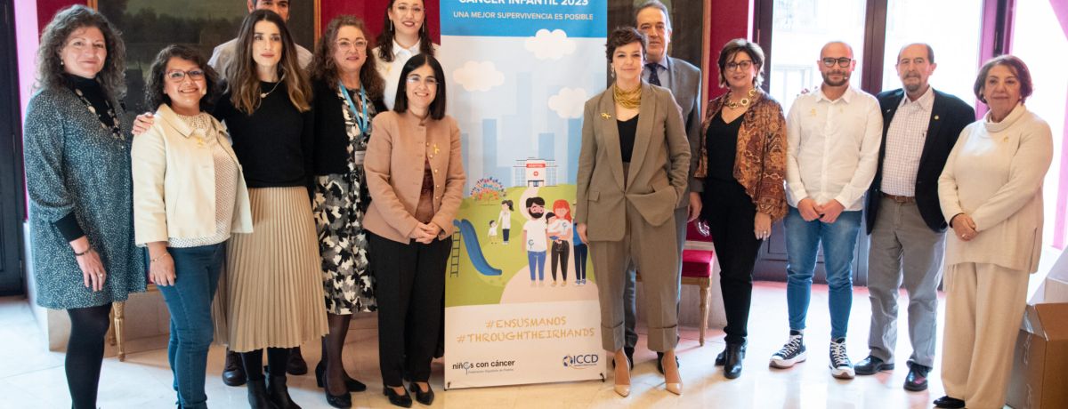 Foto institucional con la ministra de Sanidad, Carolina Darias, durante el acto del Día Internacional del Cáncer Infantil.