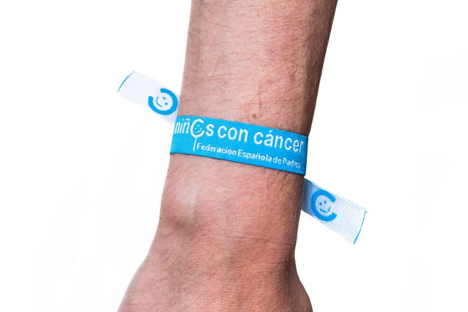pulsera mano cancer infantil azul claro