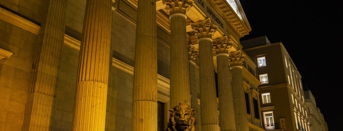 El Congreso de los Diputados de color dorado