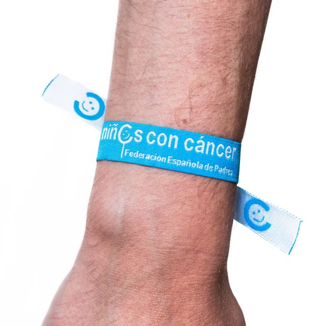 pulsera mano cancer infantil azul claro